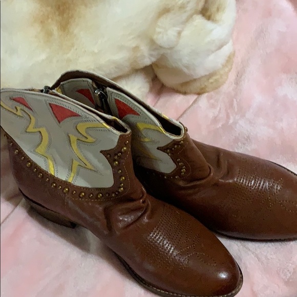 Boots - Picture 6 of 7